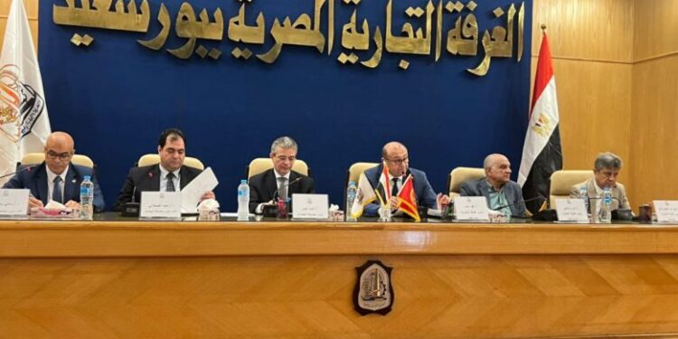 غرفة بورسعيد تجمع “التجارة” و”الجمارك” على مائدة الحوار لحل مشكلات المستثمرين