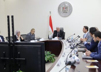 وزير التعليم العالي يعقد اجتماعًا مع ممثلي مؤسسة كلاريفيت لتعزيز التعاون المشترك