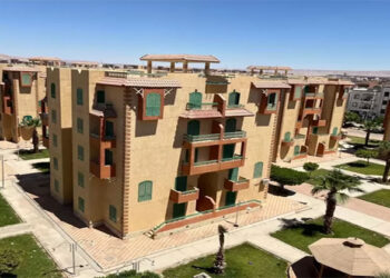 وزير الإسكان يتابع موقف المشروعات السكنية والبنية الأساسية والتطوير بعدة مدن بالصعيد