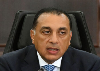 رئيس الوزراء يستعرض نماذج استجابات منظومة الشكاوى الحكومية لعدد من الحالات في قطاعات مختلفة