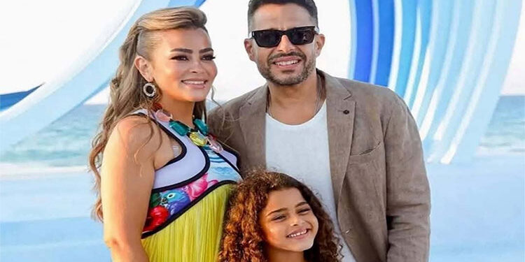 حماقي يخطف الأنظار مع ابنته في أحدث ظهور