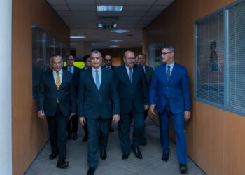 وزير الإنتاج الحربي يتفقد شركة TUYA Technology لنظم المعلومات