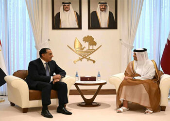 رئيس الوزراء يبحث مع نظيره القطري دعم الاستثمارات المشتركة