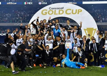 منتخب المكسيك يتوج بالكأس الذهبية بثنائية ضد أمريكا