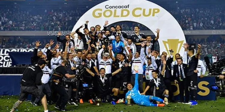 منتخب المكسيك يتوج بالكأس الذهبية بثنائية ضد أمريكا