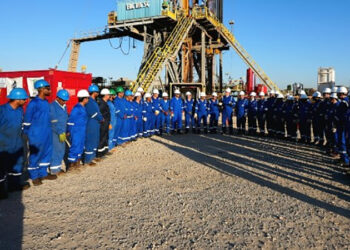 وزير البترول يجري زيارة ميدانية إلى موقع بئر “بيجونا-2” الواقع ضمن منطقة امتياز “نيو منزلة” بالدقهلية