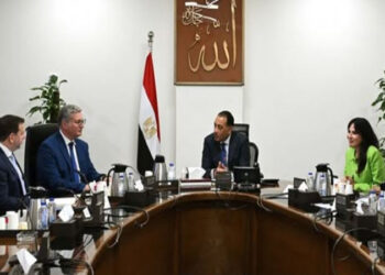 رئيس الوزراء يلتقي رئيس شركة “شل العالمية لأنشطة الغاز المتكاملة”