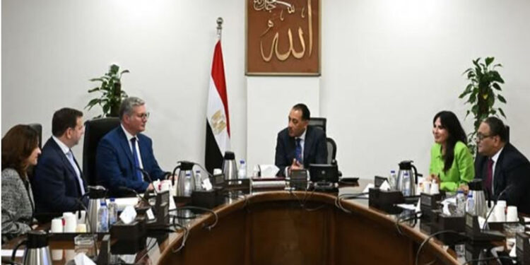 رئيس الوزراء يلتقي رئيس شركة “شل العالمية لأنشطة الغاز المتكاملة”