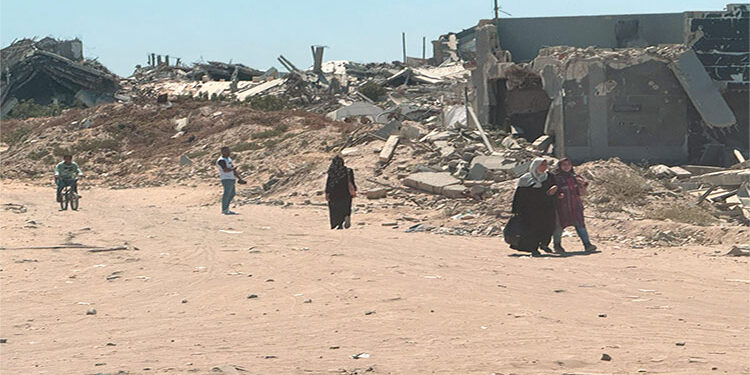 17 شهيدا بينهم 10 أطفال جراء قصف منطقة نقطة توزيع مكملات غذائية في دير البلح