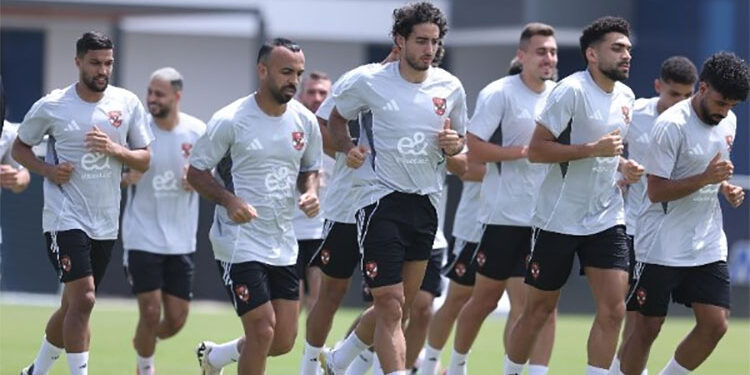 الأهلي يخطط لتعديل عقود ثلاثي الفريق
