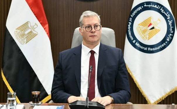 تعويضات عاجلة لأسر ضحايا ومصابي حادث “أدمارين 12”.. ووزارة البترول تتابع التنفيذ