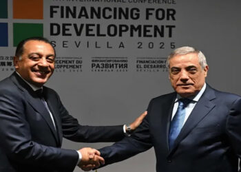 رئيس الوزراء يلتقى نظيره الجزائرى