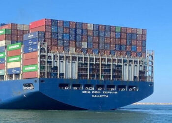 قناة السويس تشهد عبور سفينة الحاويات CMA CGM ZEPHYR ضمن قافلة الجنوب