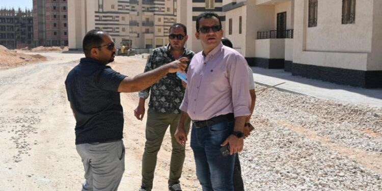 وزير الإسكان يتابع موقف تنفيذ الآلاف من وحدات “سكن لكل المصريين” بعددٍ من المدن الجديدة