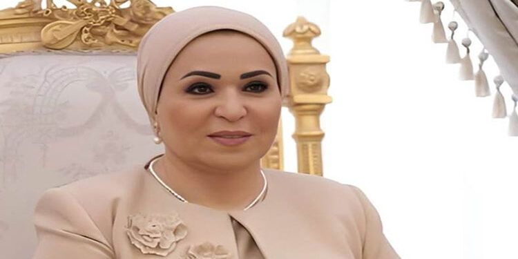 السيدة انتصار السيسى تتواصل هاتفيًا مع والدة البطل نور امتياز كامل