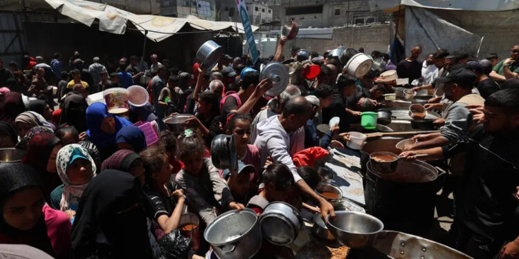 مجلس الوزراء الإسرائيلى يوافق على توزيع المساعدات الإنسانية فى غزة