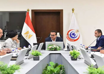وزير الصحة يناقش عددًا من الإجراءات لتعزيز جودة الخدمات الصحية المقدمة للمواطنين