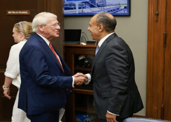 وزير الخارجية والهجرة يلتقي السيناتور “روجر ويكر” بمجلس الشيوخ الأمريكي