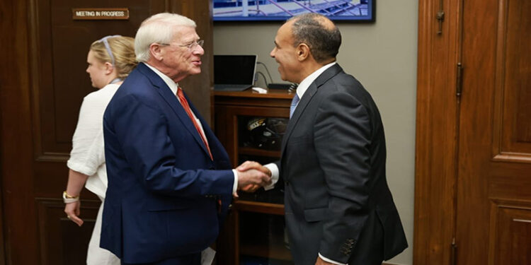 وزير الخارجية والهجرة يلتقي السيناتور “روجر ويكر” بمجلس الشيوخ الأمريكي