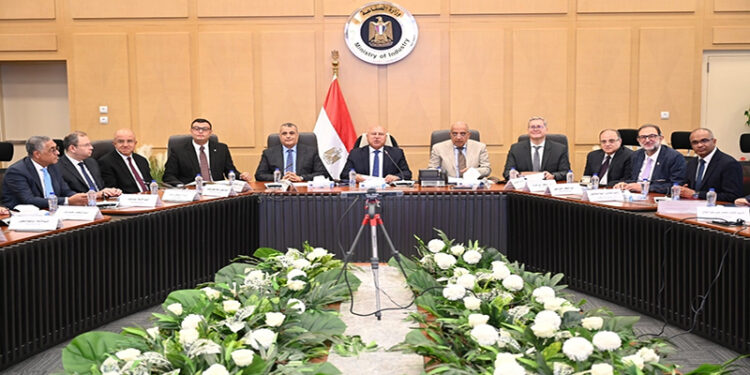 وزير الصناعة والنقل يترأس الاجتماع السابع والعشرين للمجموعة الوزارية للتنمية الصناعية