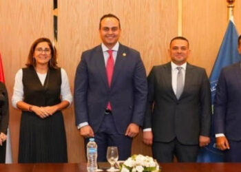 رئيس هيئة الرعاية الصحية يتابع مع رئيس شركة نوفارتس مصر تعزيز رعاية مرضى الأورام