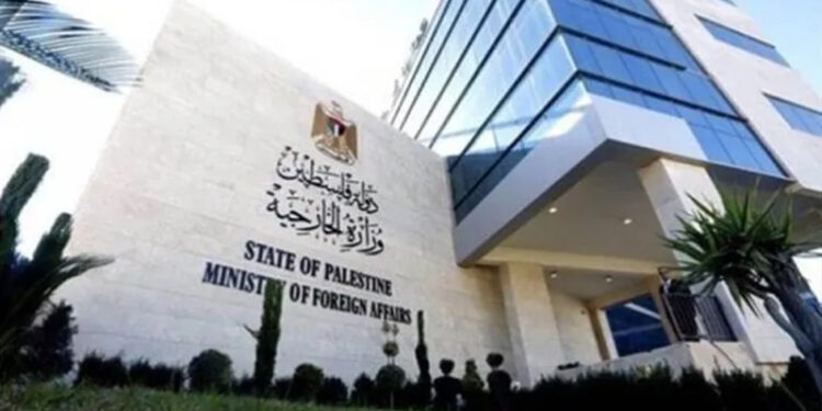 “الخارجية الفلسطينية” تطالب المجتمع الدولي بإجراءات رادعة تضع حدًا لجرائم المستوطنين