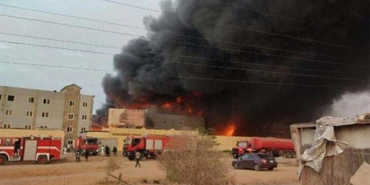 حريق كبير في مصنع منظفات وكيماويات بمدينة بدر