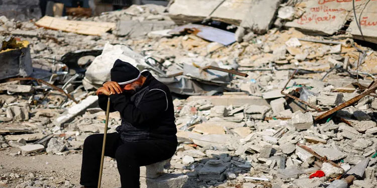 متحدث “الصحة الفلسطينية”: 17 شهيدًا بمجزرة في دير البلح والوضع الصحي كارثي