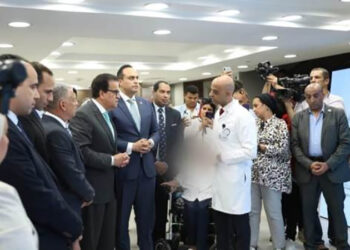 وزير الصحة يتفقد المجمع الطبي ومركز 30 يونيو للكلى ويشهد تدشين الرعاية الصحية المنزلية