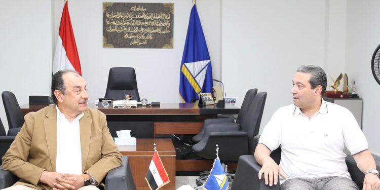 وزير قطاع الأعمال يلتقي محافظ دمياط في مستهل زيارته للمحافظة لتفقد عدد من المنشآت الصناعية والفندقية التابعة