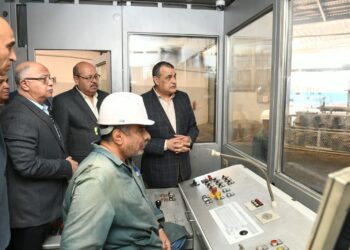 وزير الإنتاج الحربي يطمئن على سير العملية الإنتاجية خلال مرور مفاجيء على شركة حلوان للصناعات الهندسية