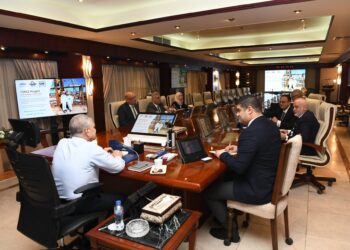 رئيس هيئة قناة السويس يبحث سبل عقد شراكة مع مجموعة  UW القبرصية وضخ استثمارات