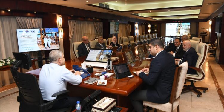 رئيس هيئة قناة السويس يبحث سبل عقد شراكة مع مجموعة UW القبرصية وضخ استثمارات