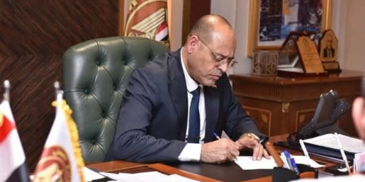 وزير العمل يوجه بمتابعة تداعيات حادث المنوفية.. ويتقدم بالعزاء لأسرة المتوفين.. وبسرعة الشفاء للمصابين