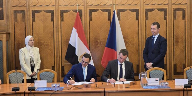 وزير الاستثمار ووزير الصناعة والتجارة التشيكي يترأسان فعاليات اجتماعات الدورة الثانية للجنة الاقتصادية المصرية التشيكية المشتركة