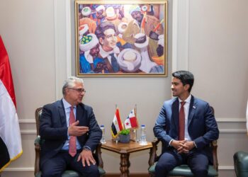 رئيس المنطقة الاقتصادية لقناة السويس يستقبل سفير جمهورية بنما بالقاهرة لتعزيز التعاون في قطاع النقل البحري