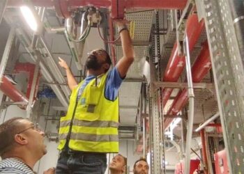 “الحماية المدنية” تختبر أنظمة الحريق للأبراج الإدارية بمنطقة الأعمال المركزية بالعاصمة