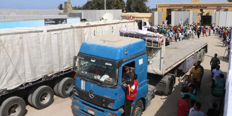 6000 طن مساعدات تدخل غزة.. وإخلاء الساحة اللوجستية بمعبر رفح