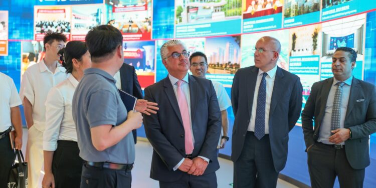 رئيس اقتصادية قناة السويس يروج للاستثمار في ندوة موسعة بمدينة هانغتشو