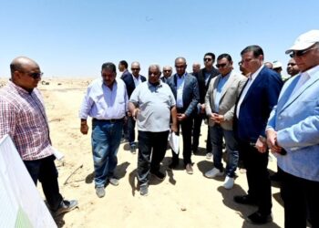 وزيرا الإسكان والزراعة يتفقدان محطة التجارب البحثية لتحلية مياه البحر