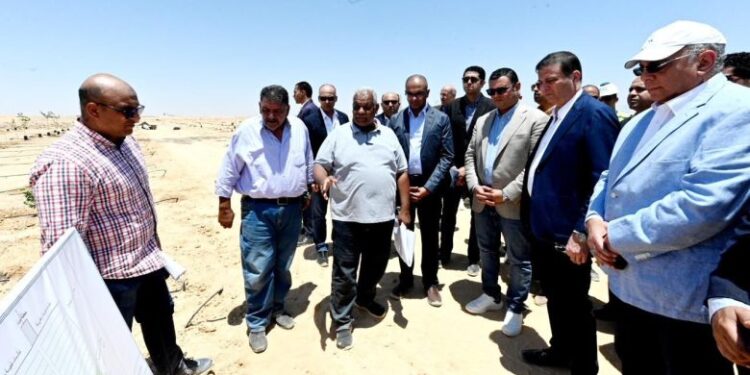 وزيرا الإسكان والزراعة يتفقدان محطة التجارب البحثية لتحلية مياه البحر