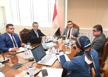 وزير الإسكان يُتابع موقف الاستراتيجية الوطنية للعمران الأخضر والمستدام