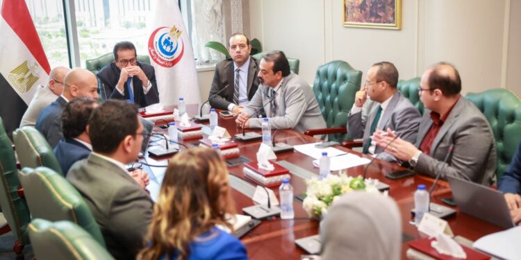 وزير الصحة يعقد اجتماعًا مع ممثل منظمة الصحة العالمية في مصر لبحث التعاون في القطاع الصحي