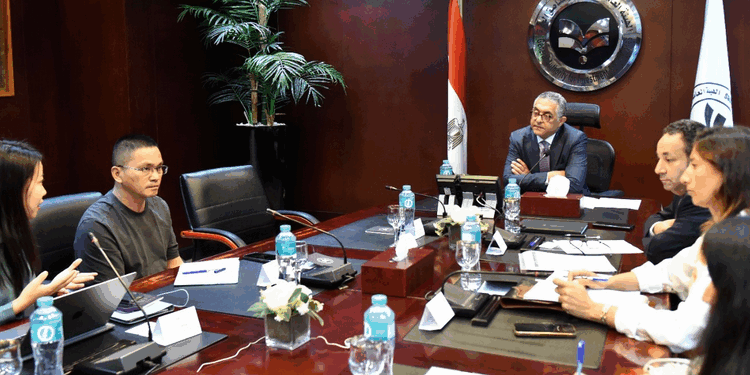 الهيئة العامة للاستثمار تبحث سُبل نقل سلاسل الإنتاج الصينية في قطاع الملابس إلى مصر