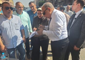 وزير الكهرباء في موقع إصلاح عطل الكابل الأرضي أمام محطة مترو ساقية مكي بمحافظة الجيزة