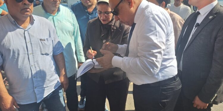 وزير الكهرباء في موقع إصلاح عطل الكابل الأرضي أمام محطة مترو ساقية مكي بمحافظة الجيزة