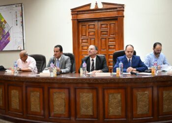 “الإسكان”:تخصيص حمامات سباحة وكافيتريات وبيع محال وصيدلية بمدينتي المنصورة الجديدة والعاشر