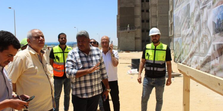 مسئولو “الإسكان” يتفقدون المشروعات الجاري تنفيذها بمدينة برج العرب الجديدة