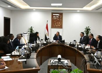 رئيس الوزراء يجتمع مع الرئيس التنفيذي للمؤسسة الدولية الإسلامية لتمويل التجارة