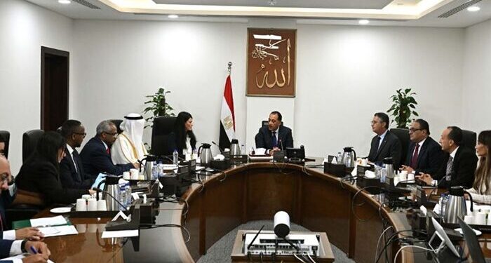 رئيس الوزراء يجتمع مع الرئيس التنفيذي للمؤسسة الدولية الإسلامية لتمويل التجارة